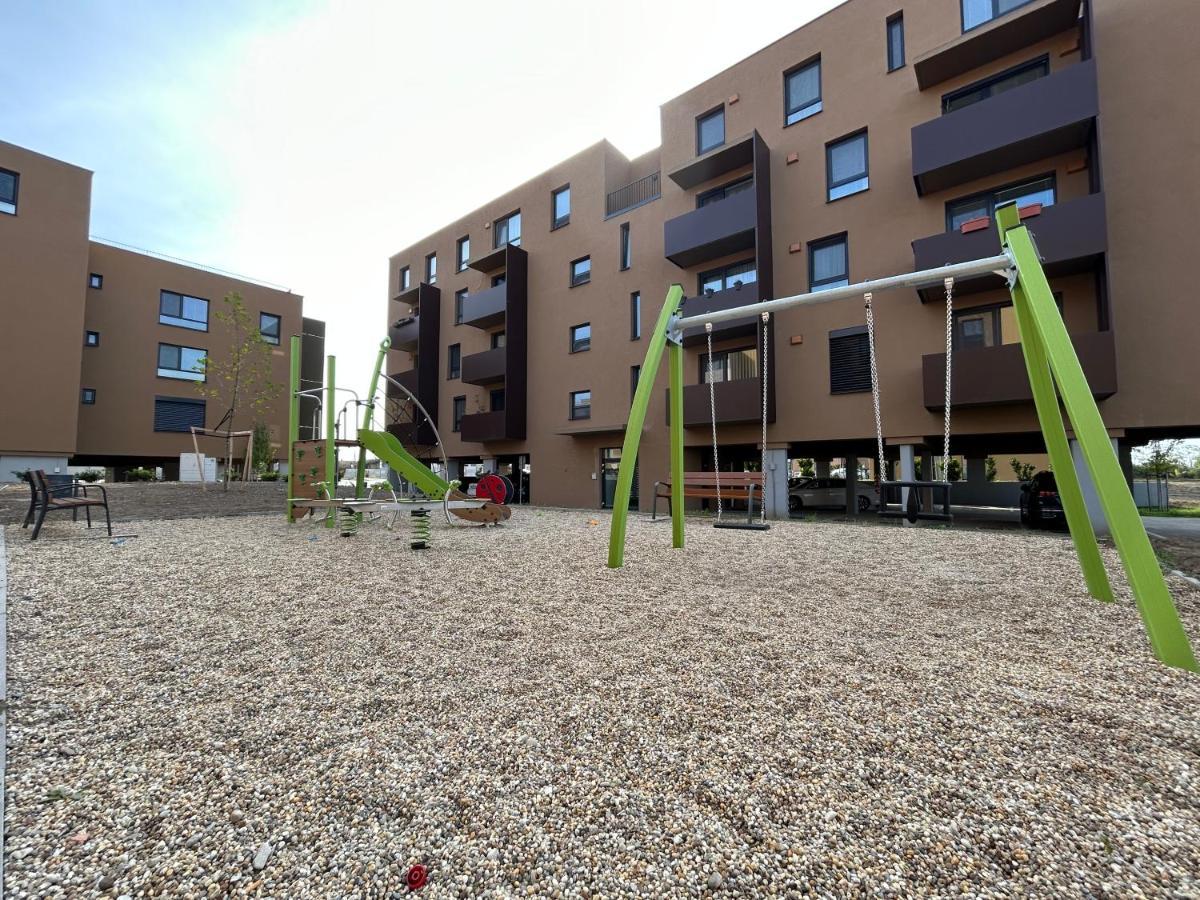 Cozy 1-Bedroom Condo Miloslavov 外观 照片